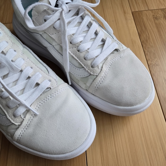 Vans Old Skool Overt CC Checkerboard Unisex White and Cream Sneakers Size 9.5 - Picture 6 of 10